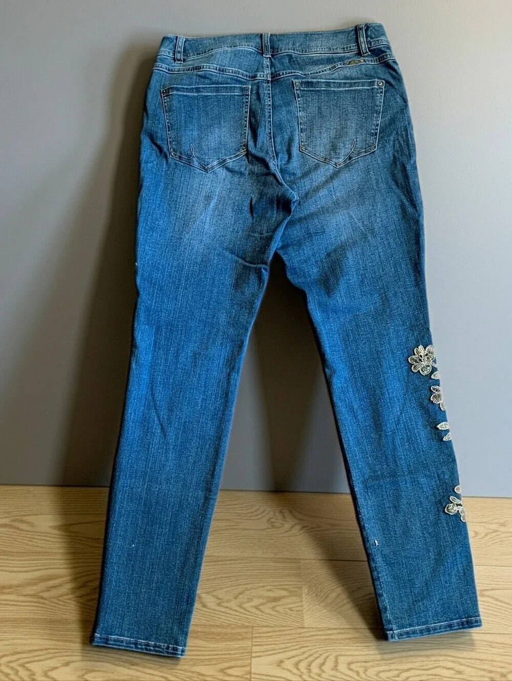 INC 2017 Gold Floral Embroidered Skinny Comfort Jeans Size 12 Pre-owned & Unused